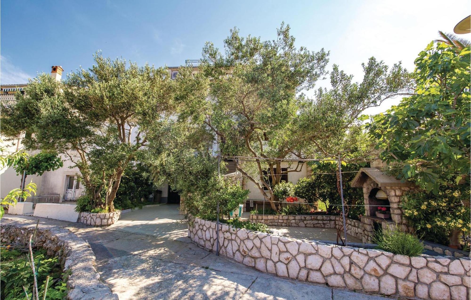Stunning Apartment In Barbat-Rab With Wifi Barbat na Rabu Bagian luar foto