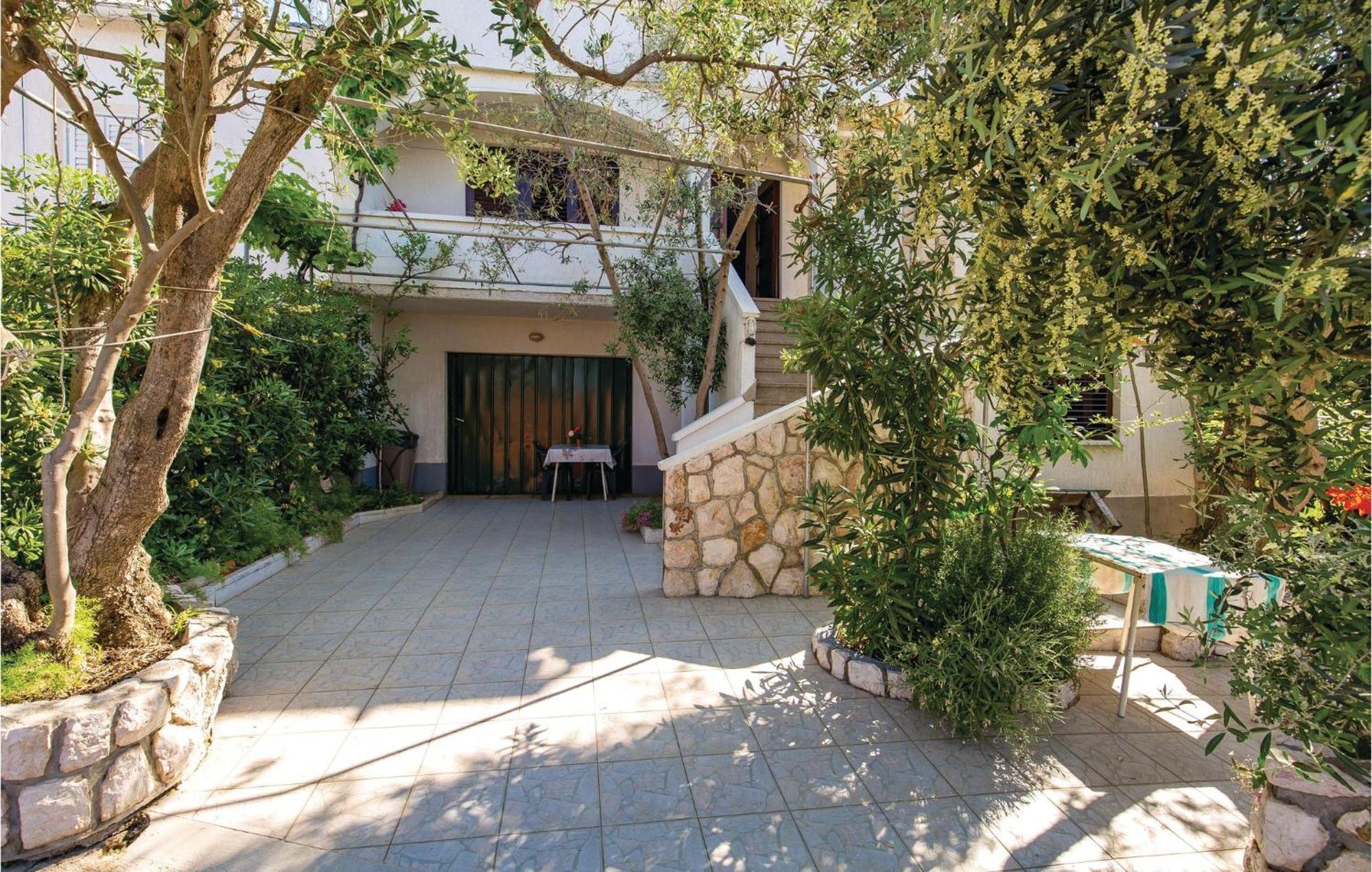 Stunning Apartment In Barbat-Rab With Wifi Barbat na Rabu Bagian luar foto
