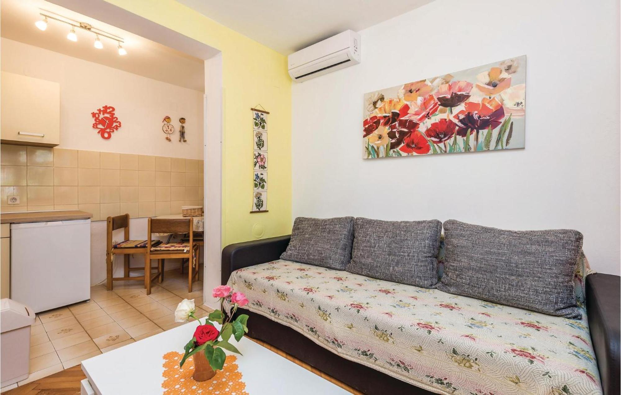 Stunning Apartment In Barbat-Rab With Wifi Barbat na Rabu Bagian luar foto