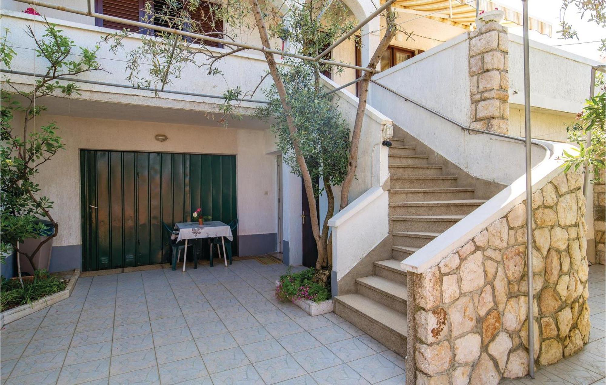 Stunning Apartment In Barbat-Rab With Wifi Barbat na Rabu Bagian luar foto